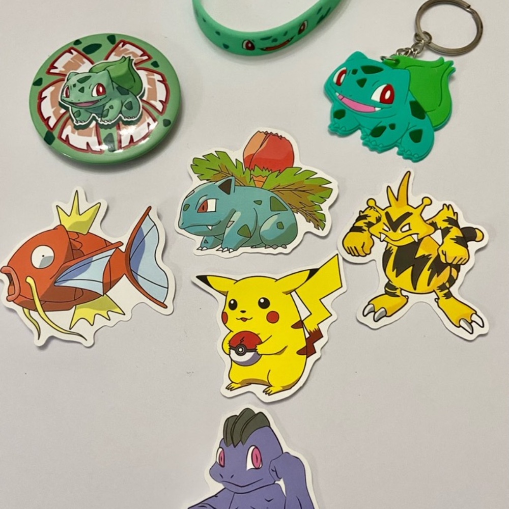 Lot of 8pc Pokemon Collectibles. (D)